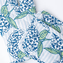 Load image into Gallery viewer, Hydrangea Stem Oven Mitt Set