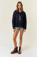 Load image into Gallery viewer, Over-Sized Collar Quilted Button-Down Jacket - Black