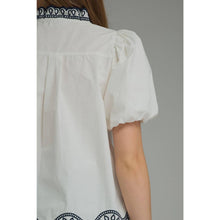Load image into Gallery viewer, STYLE USA - Solid short puff sleeve top