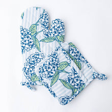 Load image into Gallery viewer, Hydrangea Stem Oven Mitt Set