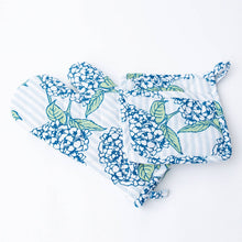 Load image into Gallery viewer, Hydrangea Stem Oven Mitt Set