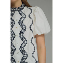 Load image into Gallery viewer, STYLE USA - Solid short puff sleeve top