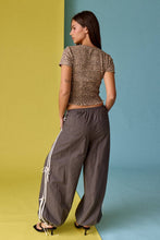 Load image into Gallery viewer, ATHLETIC STRIPED ELASTIC PANTS W/ BOWS - Charcoal